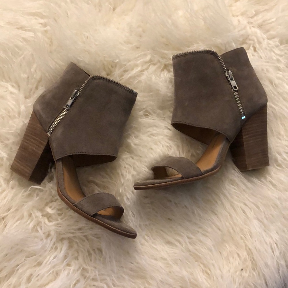 DOLCE VITA side zipper ankle bootie